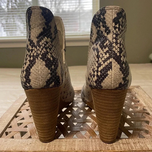 Steve Madden Snakeskin Ankle Boots- Size 7 - Picture 5 of 9